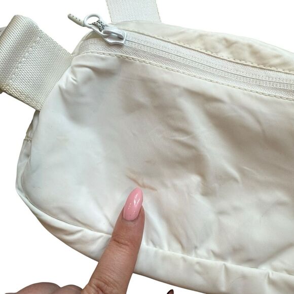 Lululemon Everywhere‎ Belt Bag Solid White Sporty Fanny Pack Travel  Gym Walking - Picture 6 of 7